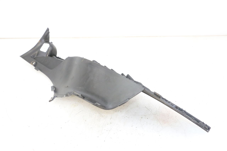 photo de TAPA REPOSAPIES DERECHA APRILIA SCARABEO GT TOURING 125 (1999 - 2005)