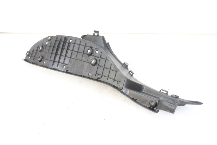 photo de TAPA REPOSAPIES DERECHA APRILIA SCARABEO GT TOURING 125 (1999 - 2005)