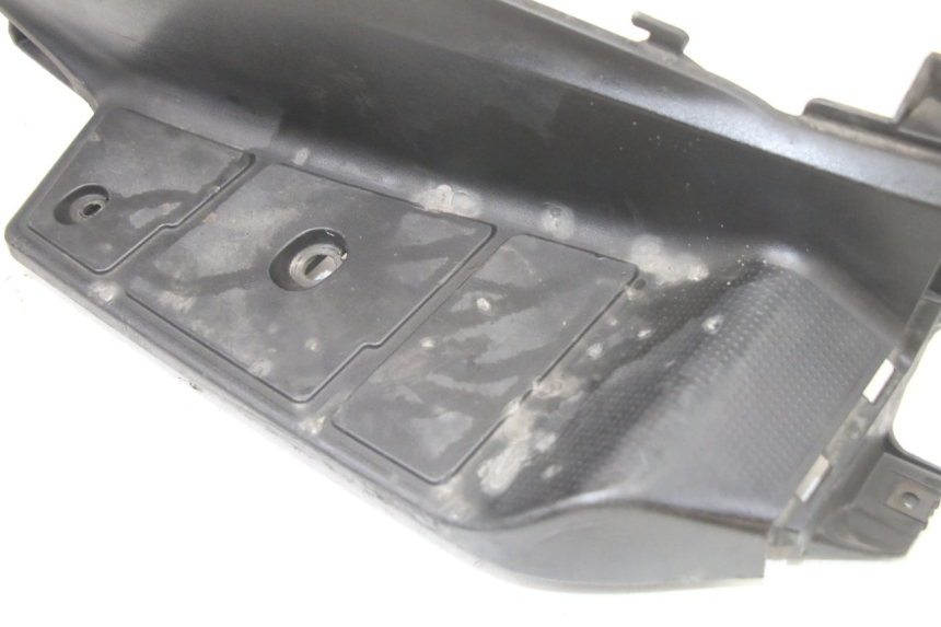 photo de TAPA REPOSAPIES DERECHA SUZUKI BURGMAN 125 (2015 - 2017)