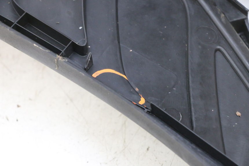 photo de ESTRIBO PEUGEOT ELYSEO 125 (1999 - 2004) - Características distintivas