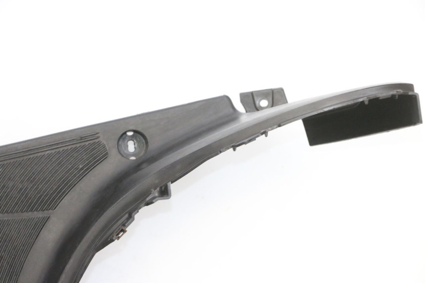 photo de TAPA REPOSAPIES MBK FLIPPER 115 (2013 - 2017) - Zoom sobre los componentes