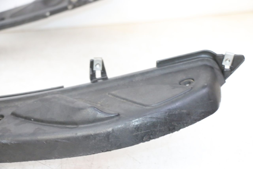 photo de TAPA REPOSAPIES PIAGGIO FLY 2T 50 (2004 - 2017)