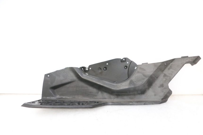 photo de TAPA REPOSAPIES IZQUIERDA QUADRO 4 4D 350 (2015 - 2018)