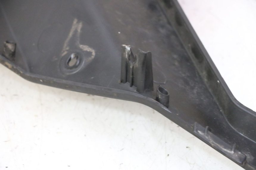 photo de TAPA REPOSAPIES IZQUIERDA QUADRO 4 4D 350 (2015 - 2018)