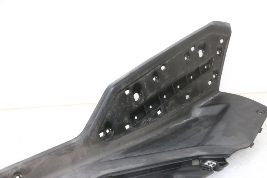 photo de TAPA REPOSAPIES IZQUIERDA QUADRO 4 4D 350 (2015 - 2018)