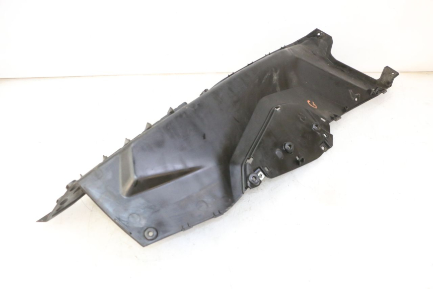 photo de TAPA REPOSAPIES IZQUIERDA QUADRO 4 4D 350 (2015 - 2018)