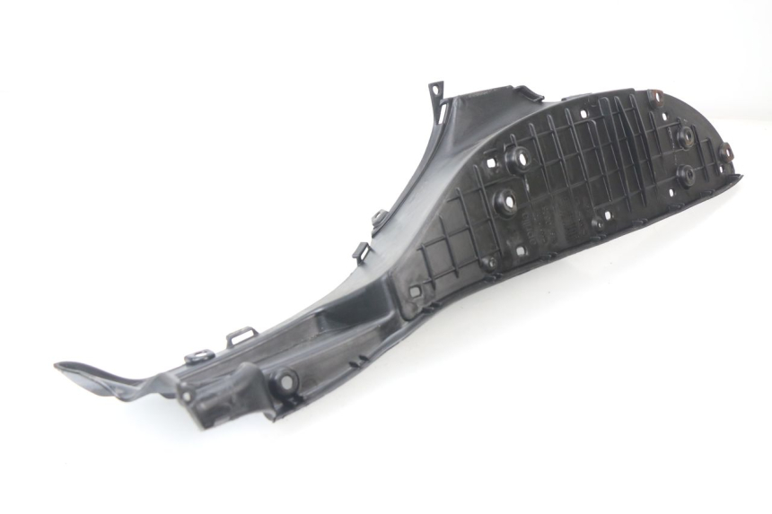 photo de TAPA REPOSAPIES IZQUIERDA APRILIA SCARABEO GT 125 (1999 - 2007)