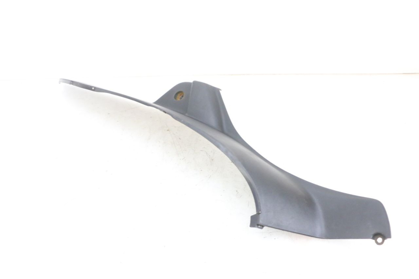 photo de TAPA REPOSAPIES IZQUIERDA PEUGEOT ELYSEO 125 (1999 - 2004) - Detalles de los puntos de fijación