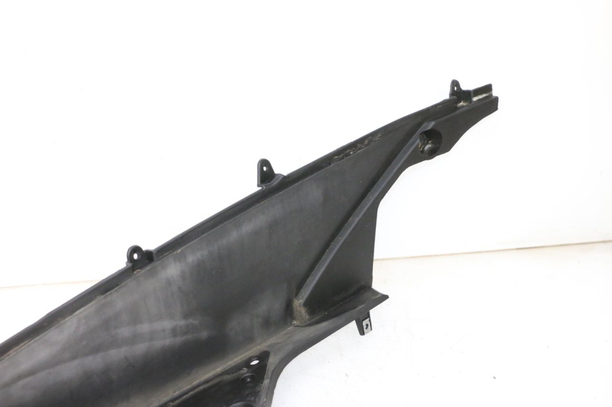 photo de TAPA REPOSAPIES IZQUIERDA JM MOTORS GTS 125 (2015 - 2019) - Características distintivas