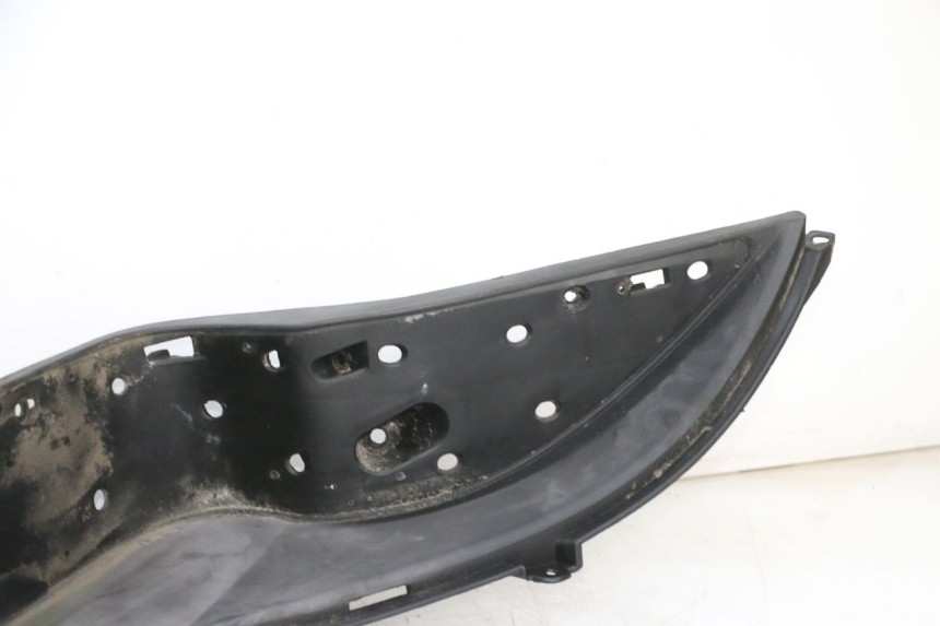 photo de TAPA REPOSAPIES IZQUIERDA JM MOTORS GTS 125 (2015 - 2019) - Recambio usado revisado