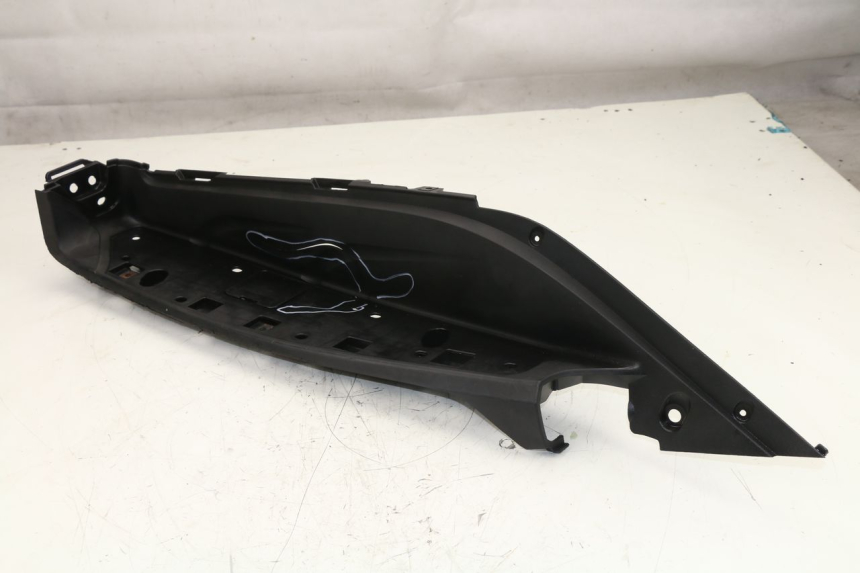 photo de TAPA REPOSAPIES IZQUIERDA HONDA FES S-WING SWING 125 (2007 - 2015)