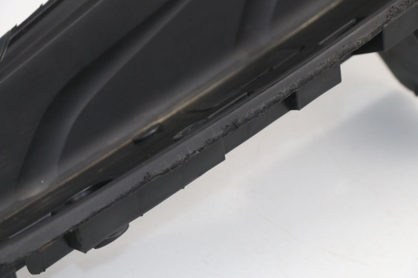 photo de TAPA REPOSAPIES IZQUIERDA HONDA FES S-WING SWING 125 (2007 - 2015)