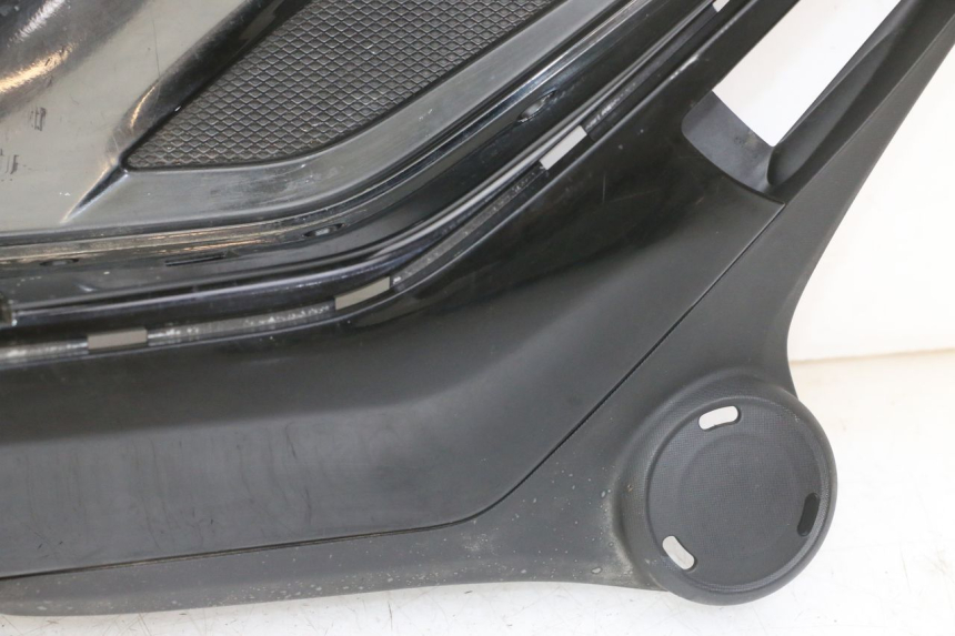 photo de TAPA REPOSAPIES IZQUIERDA PIAGGIO IE MP3 YOURBAN 300 (2011 - 2016)