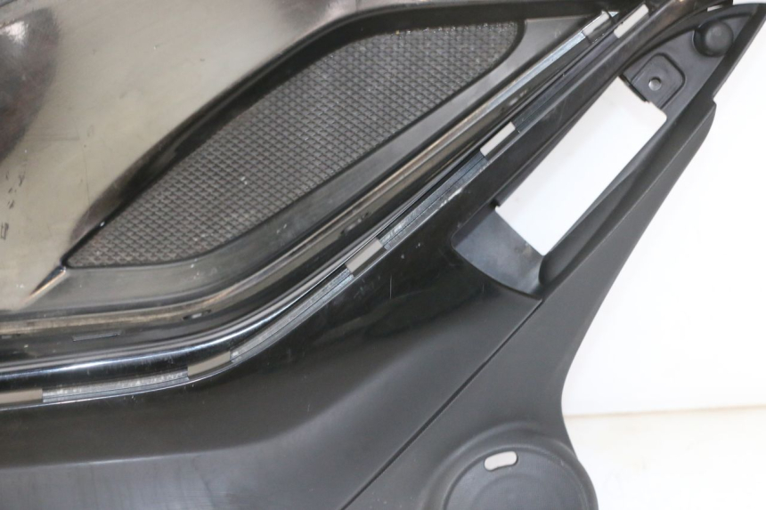 photo de TAPA REPOSAPIES IZQUIERDA PIAGGIO IE MP3 YOURBAN 300 (2011 - 2016)