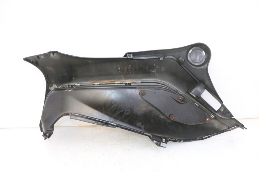 photo de TAPA REPOSAPIES IZQUIERDA PIAGGIO IE MP3 YOURBAN 300 (2011 - 2016)