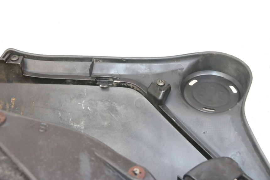 photo de TAPA REPOSAPIES IZQUIERDA PIAGGIO IE MP3 YOURBAN 300 (2011 - 2016)