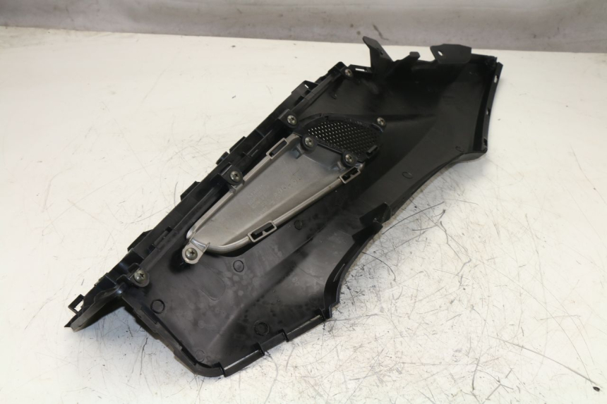 photo de TAPA REPOSAPIES IZQUIERDA KYMCO K-XCT 125 (2013 - 2017)