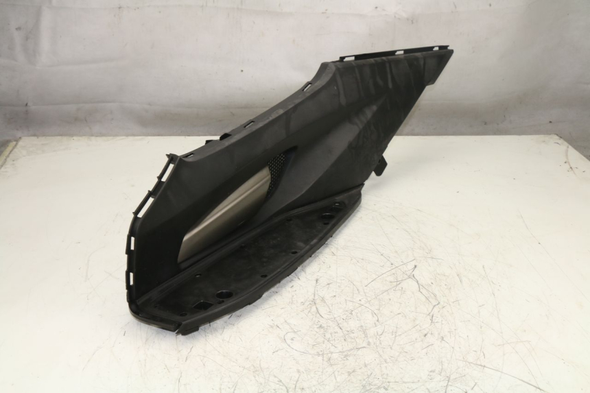 photo de TAPA REPOSAPIES IZQUIERDA KYMCO K-XCT 125 (2013 - 2017)
