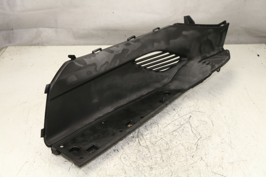 photo de TAPA REPOSAPIES IZQUIERDA KYMCO DINK STREET ABS 125 (2011 - 2018)