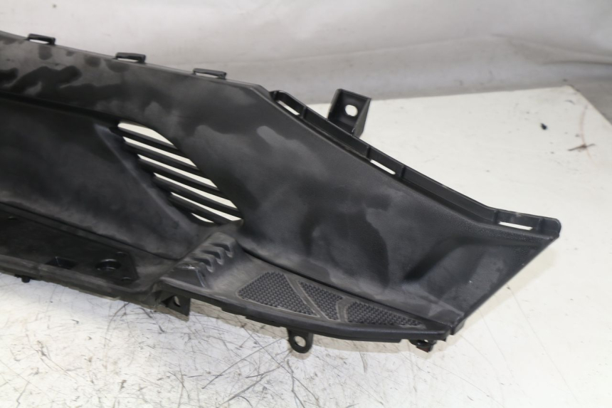 photo de TAPA REPOSAPIES IZQUIERDA KYMCO DINK STREET ABS 125 (2011 - 2018)