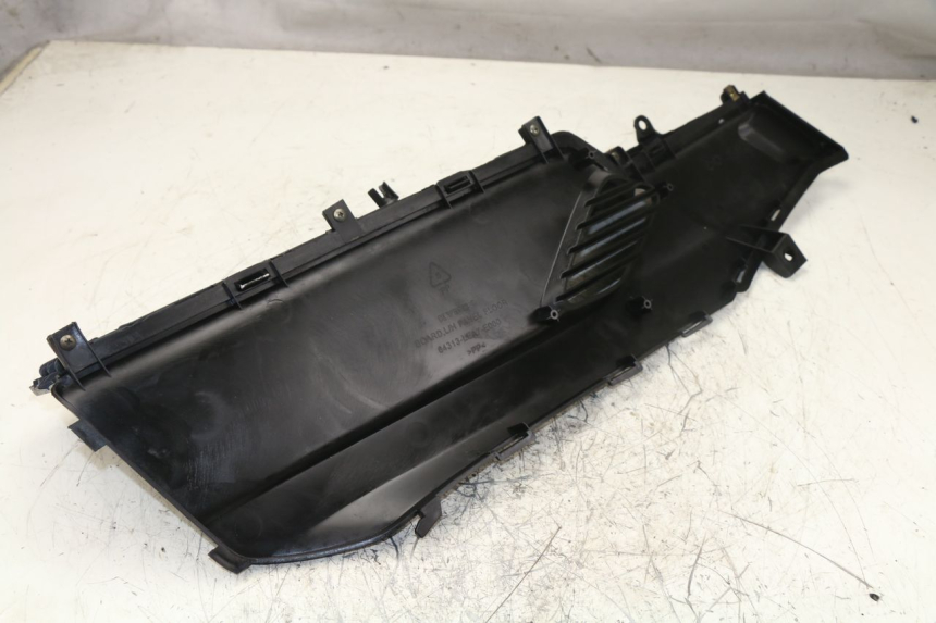 photo de TAPA REPOSAPIES IZQUIERDA KYMCO DINK STREET ABS 125 (2011 - 2018)