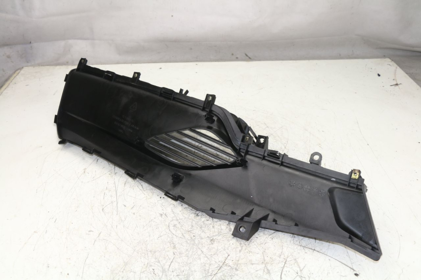 photo de TAPA REPOSAPIES IZQUIERDA KYMCO DINK STREET ABS 125 (2011 - 2018)