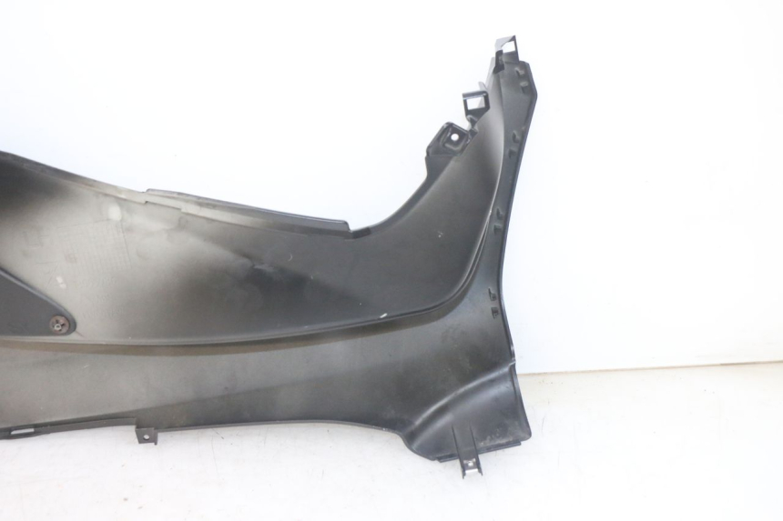 photo de TAPA REPOSAPIES IZQUIERDA PIAGGIO MP3 HPE 300 (2019 - 2026) - Zoom estado de uso