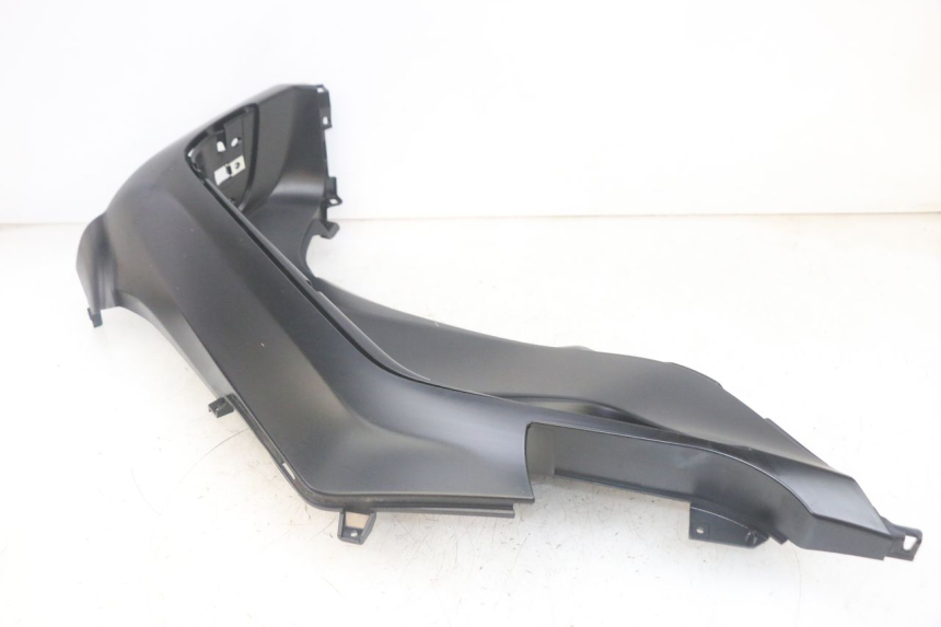 photo de TAPA REPOSAPIES IZQUIERDA PIAGGIO MP3 HPE 300 (2019 - 2026) - Marcados y referencias originales