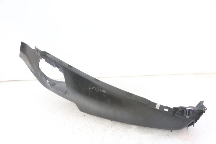 photo de TAPA REPOSAPIES IZQUIERDA PIAGGIO MP3 LT 300 (2010 - 2016)