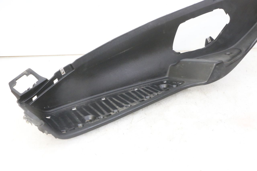 photo de TAPA REPOSAPIES IZQUIERDA PIAGGIO MP3 LT 300 (2010 - 2016)