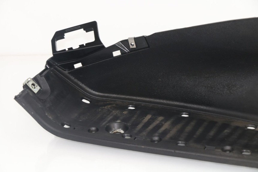 photo de TAPA REPOSAPIES IZQUIERDA PIAGGIO MP3 LT 400 (2007 - 2012)