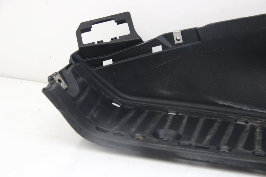 photo de PATA DE PIE IZQUIERDA PIAGGIO MP3 125 (2006 - 2014)