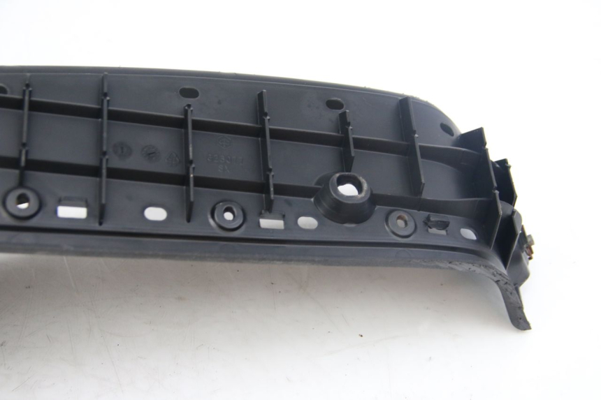 photo de PATA DE PIE IZQUIERDA PIAGGIO MP3 125 (2006 - 2014)