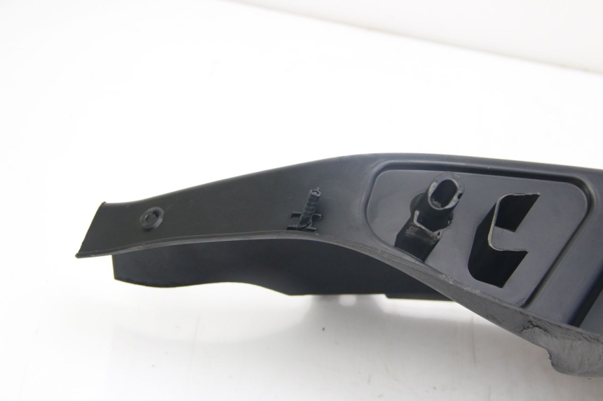 photo de PATA DE PIE IZQUIERDA PIAGGIO MP3 125 (2006 - 2014)