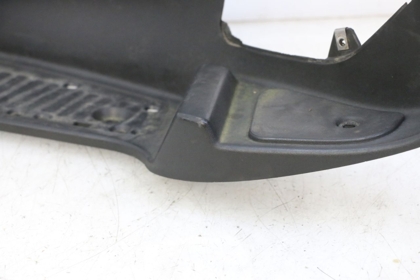 photo de TAPA REPOSAPIES IZQUIERDA PIAGGIO MP3 RL 250 (2007 - 2010)