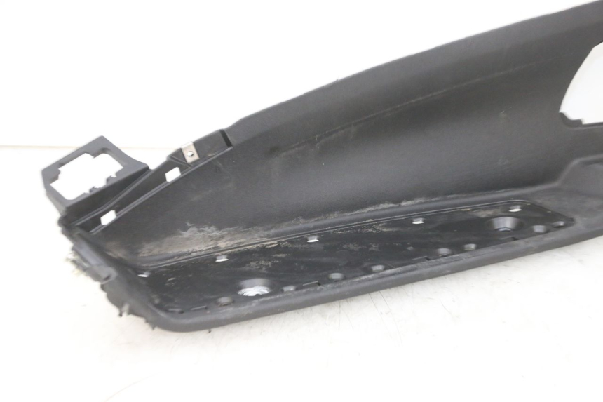 photo de TAPA REPOSAPIES IZQUIERDA PIAGGIO MP3 500 (2016 - 2018) - Detalle de la pieza