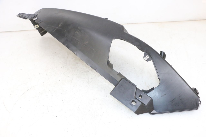 photo de TAPA REPOSAPIES IZQUIERDA PIAGGIO MP3 500 (2016 - 2018) - Otra perspectiva