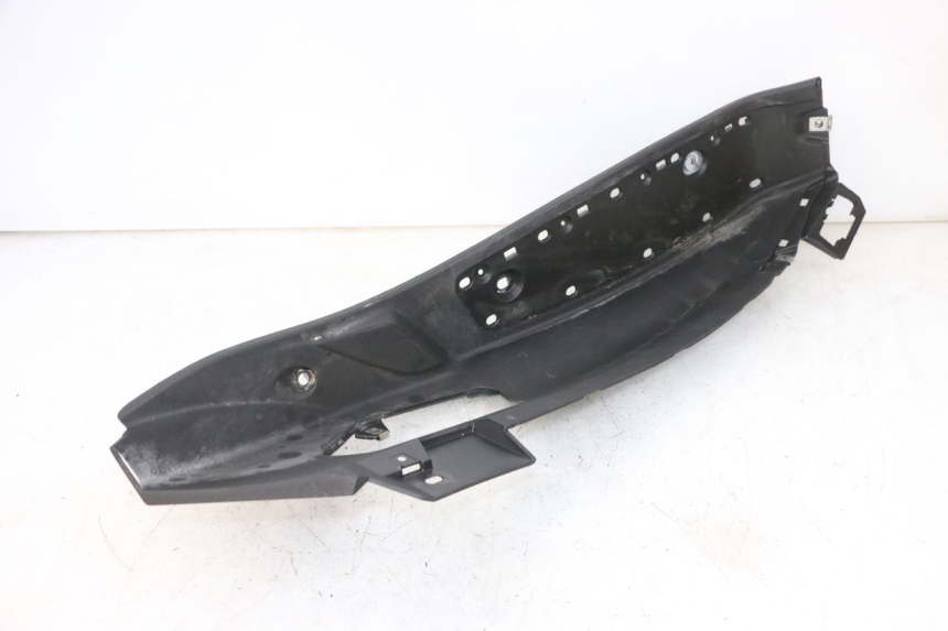 photo de TAPA REPOSAPIES IZQUIERDA PIAGGIO MP3 500 (2016 - 2018) - Estado de la superficie y material