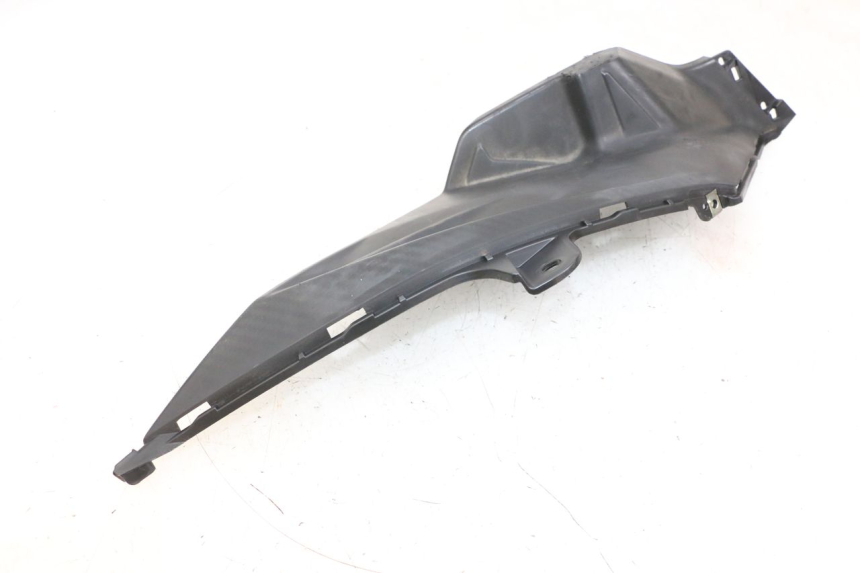 photo de TAPA REPOSAPIES IZQUIERDA SYM ORBIT III 3 4T 50 (2018 - 2021) - Características distintivas