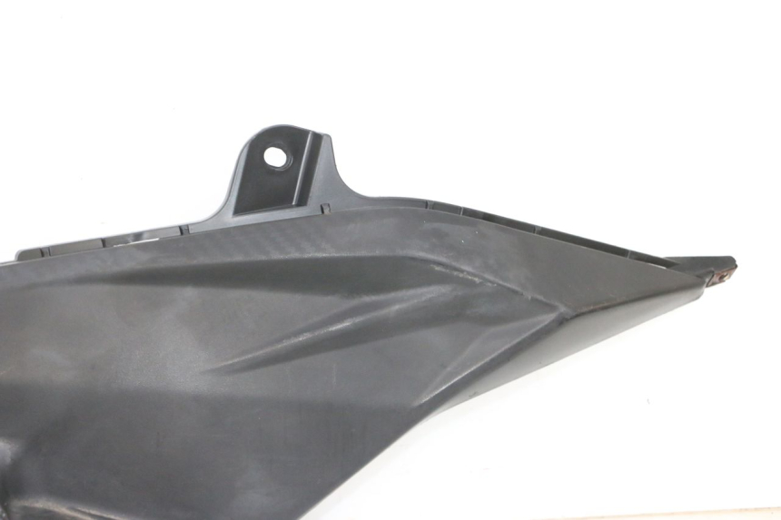 photo de TAPA REPOSAPIES IZQUIERDA SYM ORBIT III 3 4T 50 (2018 - 2021) - Zoom sobre los componentes