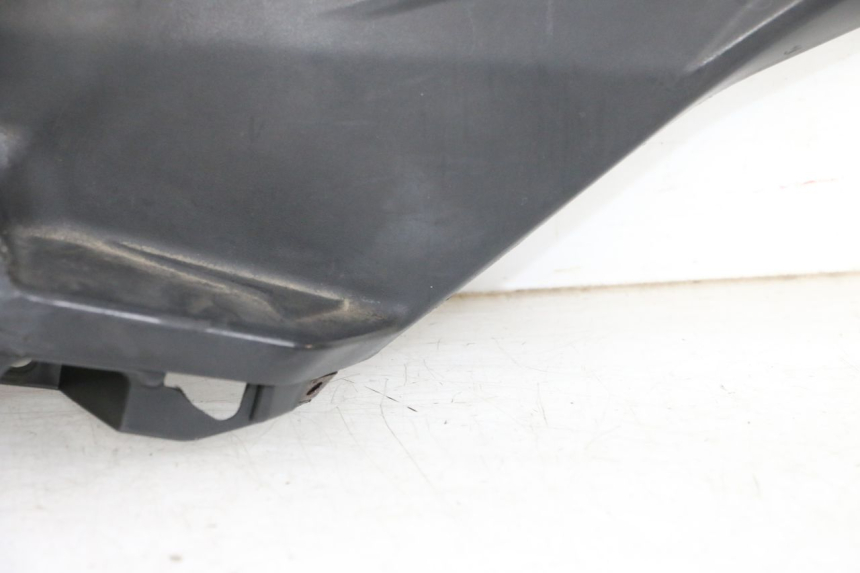 photo de TAPA REPOSAPIES IZQUIERDA SYM ORBIT III 3 4T 50 (2018 - 2021) - Primer plano de alta resolución