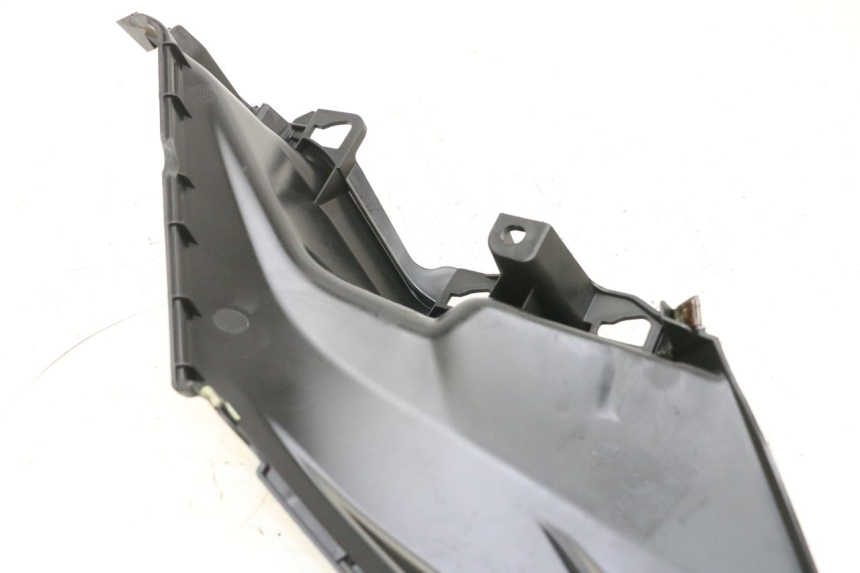 photo de TAPA REPOSAPIES IZQUIERDA SYM ORBIT III 3 4T 50 (2018 - 2021) - Primer plano técnico