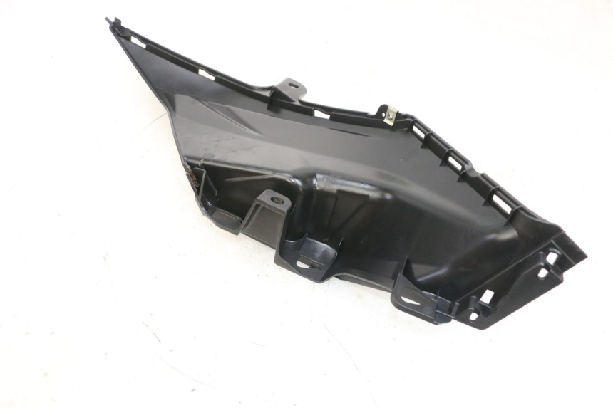 photo de TAPA REPOSAPIES IZQUIERDA SYM ORBIT III 3 4T 50 (2018 - 2021) - Detalles de los puntos de fijación