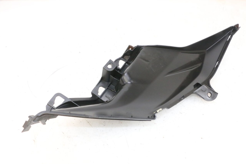 photo de TAPA REPOSAPIES IZQUIERDA SYM ORBIT III 3 4T 50 (2018 - 2021) - Estado de la superficie y material