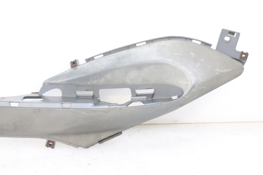 photo de TAPA REPOSAPIES IZQUIERDA MBK OVETTO 4T 50 (2008 - 2016)