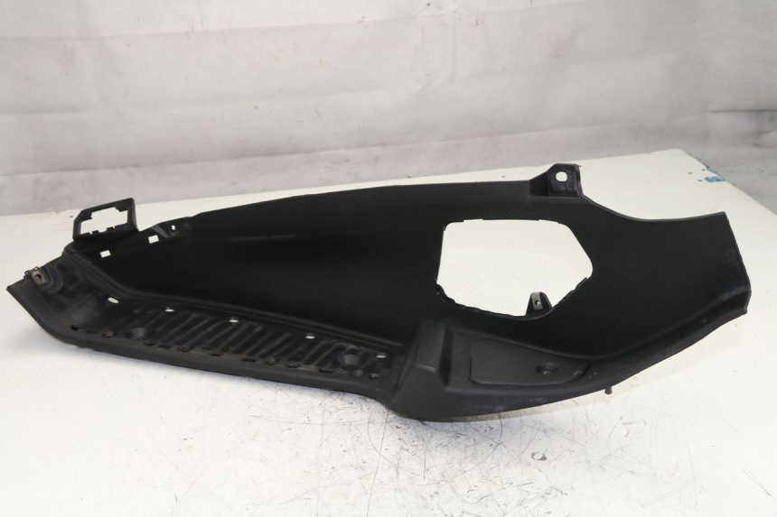 photo de TAPA REPOSAPIES IZQUIERDA PIAGGIO MP3 LT 400 (2007 - 2012)