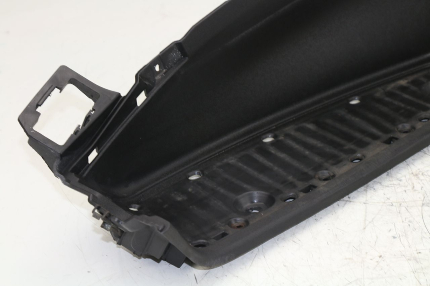 photo de TAPA REPOSAPIES IZQUIERDA PIAGGIO MP3 LT 400 (2007 - 2012)