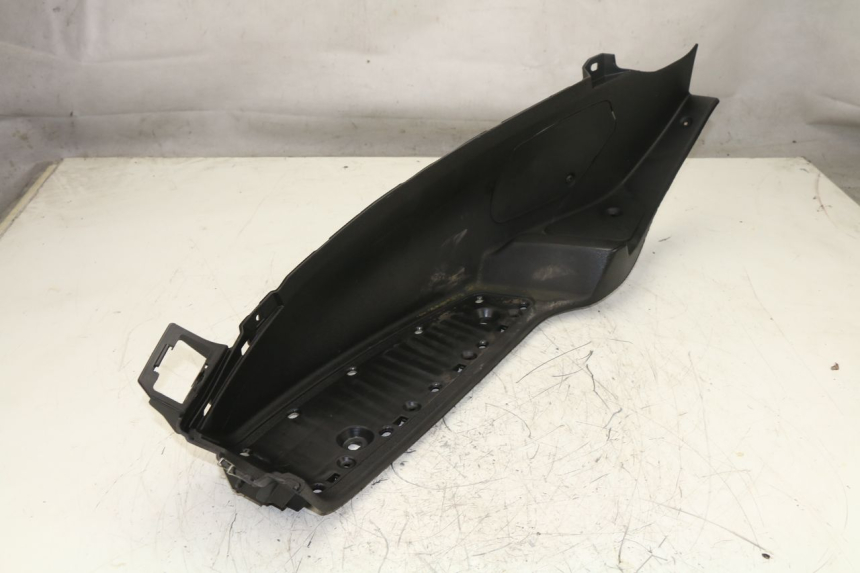 photo de TAPA REPOSAPIES IZQUIERDA PIAGGIO MP3 LT 400 (2007 - 2012)