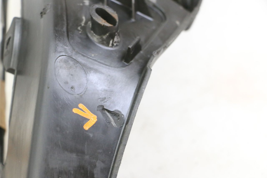 photo de PATA DE PIE IZQUIERDA PIAGGIO X8 125 (2004 - 2007)