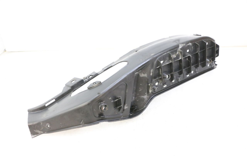 photo de PATA DE PIE IZQUIERDA PIAGGIO X8 125 (2004 - 2007)